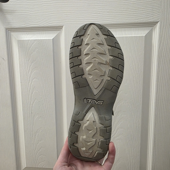 Teva Women's Light Gray Adjustable Strappy Sandals - Picture 7 of 8